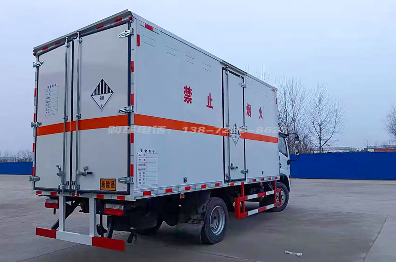 东风福瑞卡5吨杂项危险物品厢式运输车图片5