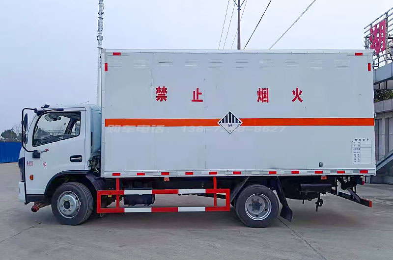 东风福瑞卡5吨杂项危险物品厢式运输车图片4