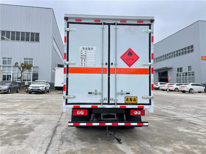 福田欧马可蓝牌厢式气瓶运输车07