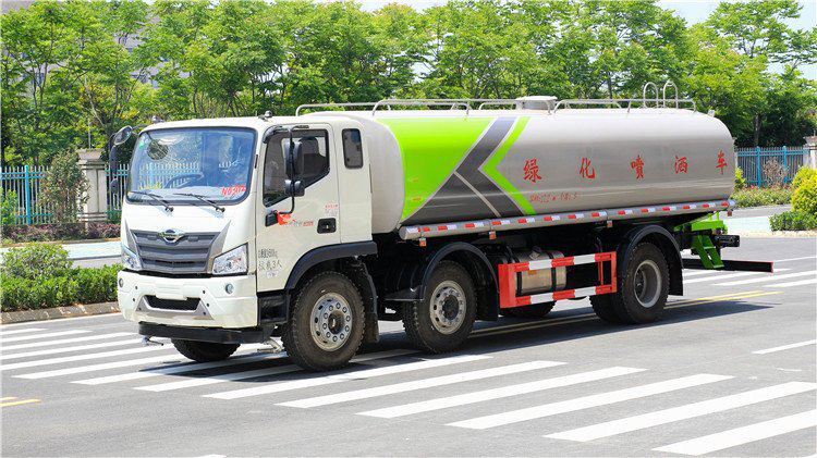 福田时代领航20吨洒水车左前45度图
