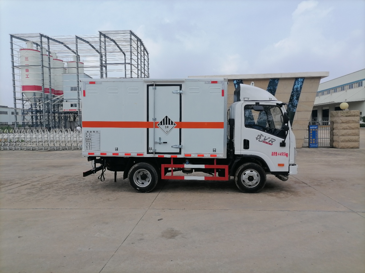 解放虎VR危险品厢式车（3.4米长厢体）
