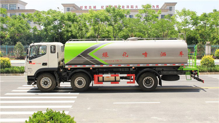 福田时代领航20吨洒水车正左侧图