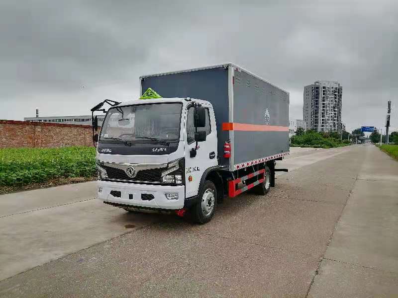东风福瑞卡毒性气体厢式运输车左前45度图
