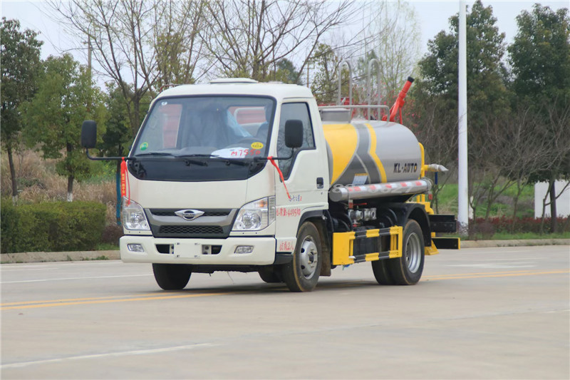 福田2.5吨蓝牌洒水车