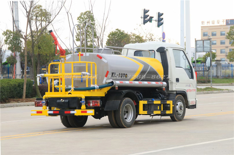 福田2.5吨蓝牌洒水车