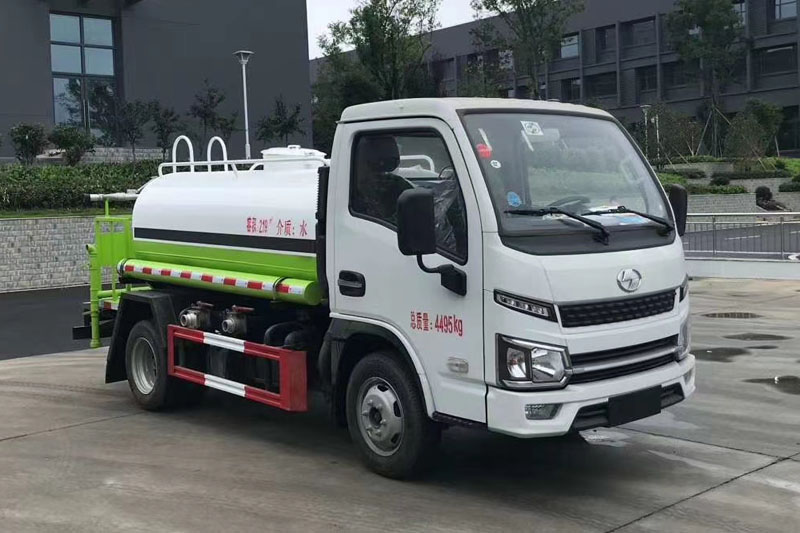 跃进2.5吨洒水车右前45度图