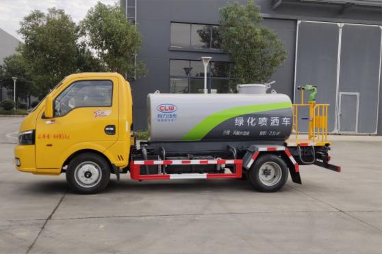 东风途逸2.5吨洒水车左侧图