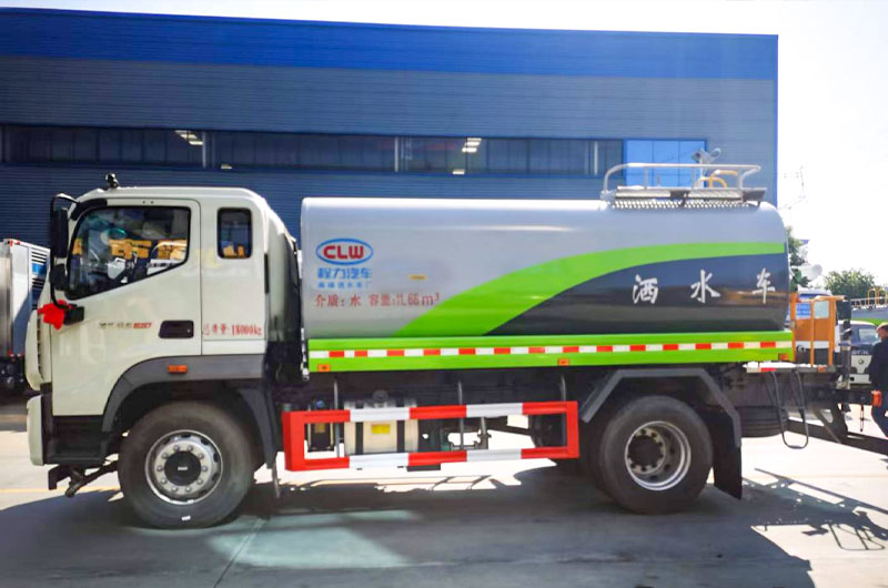 福田14吨洒水车左侧图