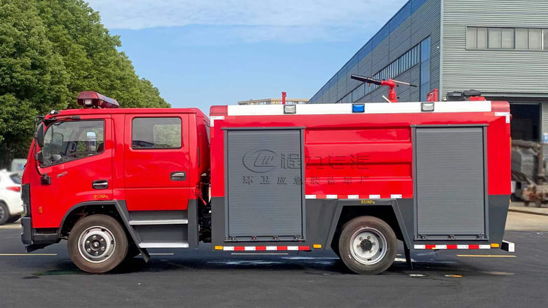 东风福瑞卡5吨泡沫消防车左侧图