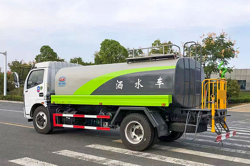 东风福瑞卡9.2吨洒水车左后45度图