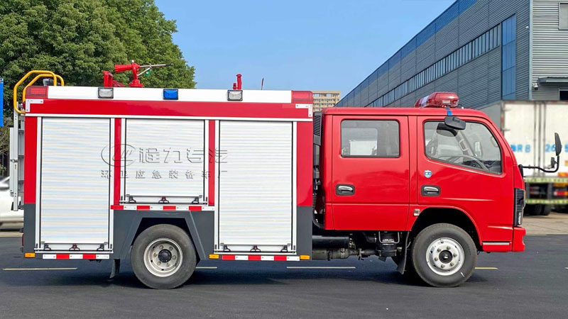 东风2.5吨水罐消防车右侧图