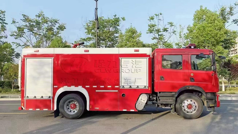 东风多利卡6吨水罐消防车右侧图