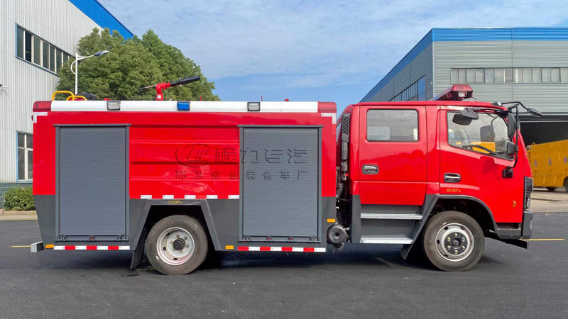 东风福瑞卡5吨泡沫消防车右侧图