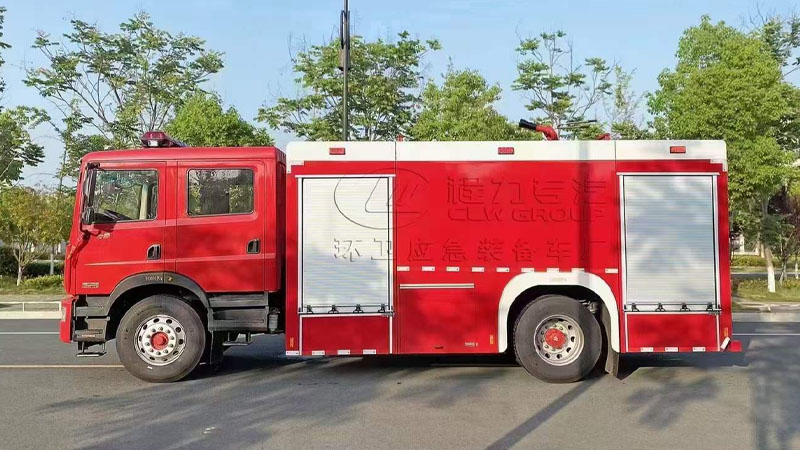 东风多利卡6吨水罐消防车左侧图