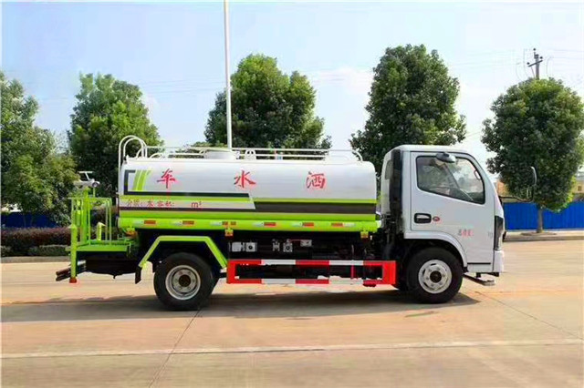 东风5吨洒水车左侧图