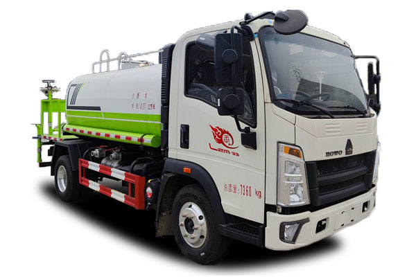重汽豪沃5吨洒水车