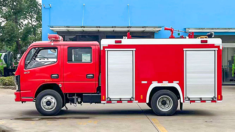 东风多利卡2吨水罐消防车左侧图