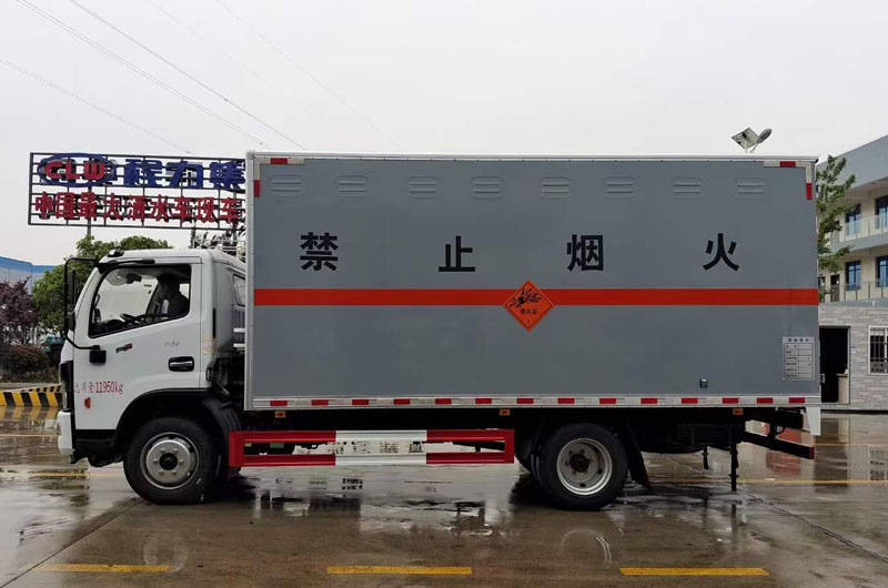 东风福瑞卡爆破器材运输车左侧图