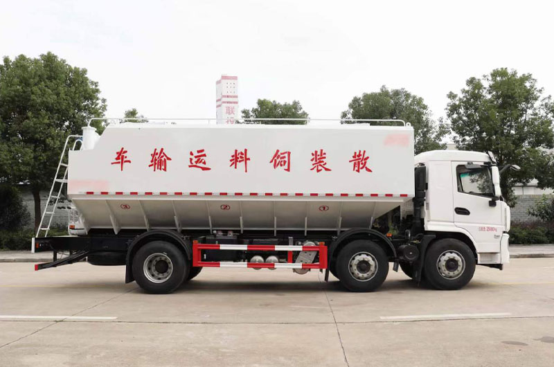 陕汽前四后四饲料车右侧图